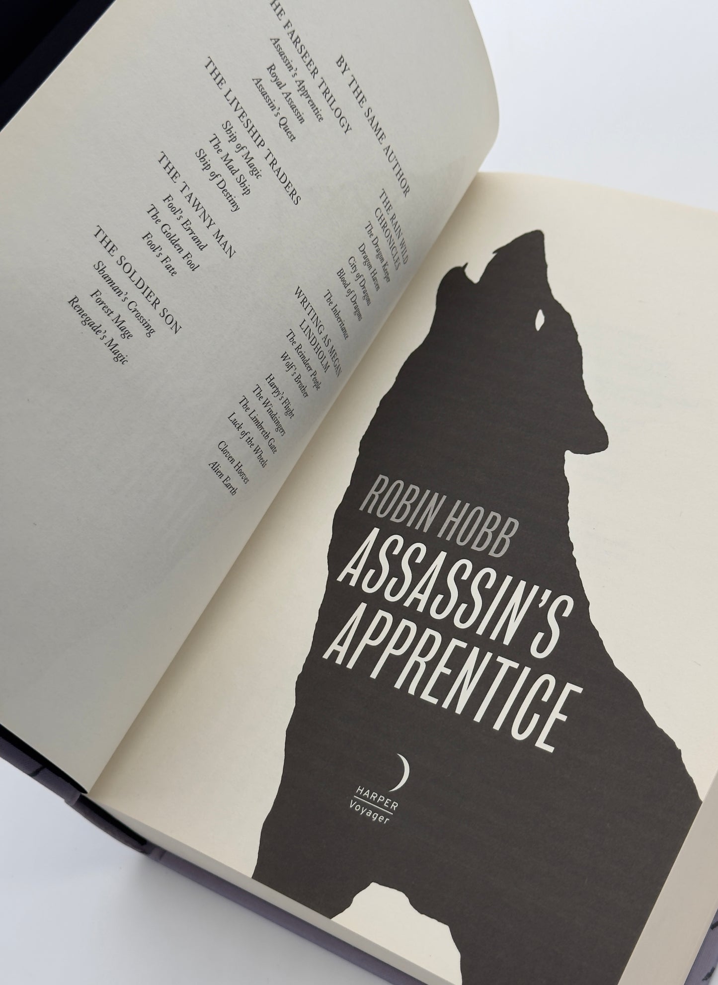 Assassin's Apprentice by Robin Hobb UK