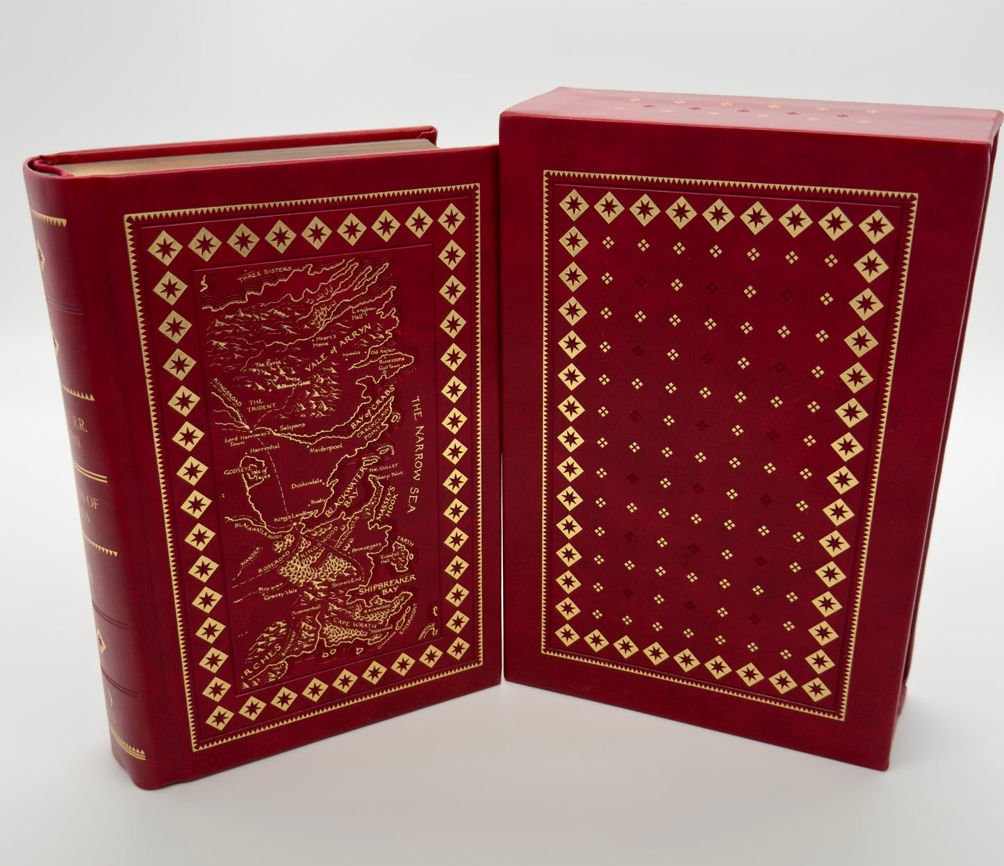 A Clash of Kings A Song of Ice and Fire, Book 2: Slipcase edition from Harper Voyager By George R.R. Martin